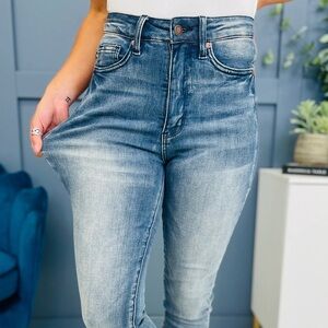Judy Blue Total Infatuation Tummy Control Skinny Jeans: Size 15/32